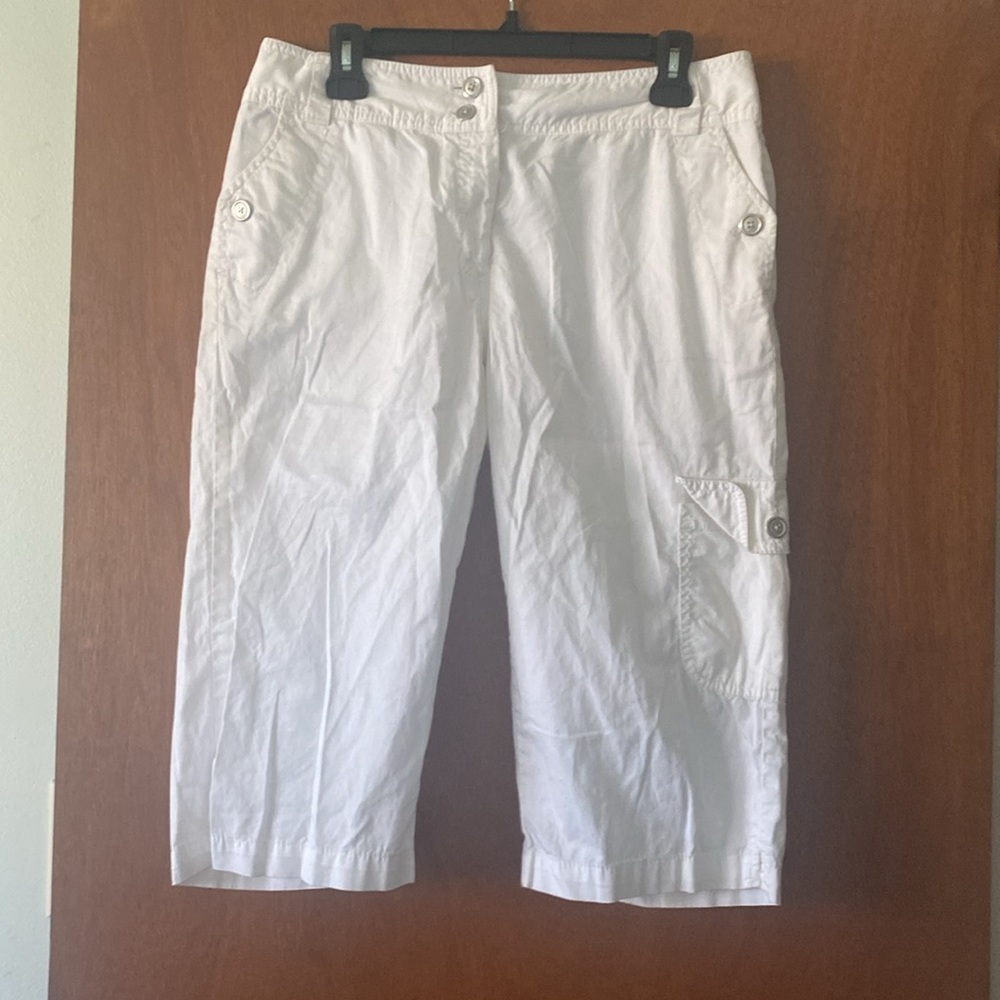 Rafaella Size 8 White Cargo Capri’s.